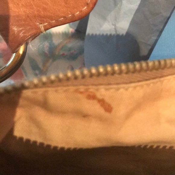 Shoulder bag Miu Miu bought are Harrod’s London, - Picture 5 of 6